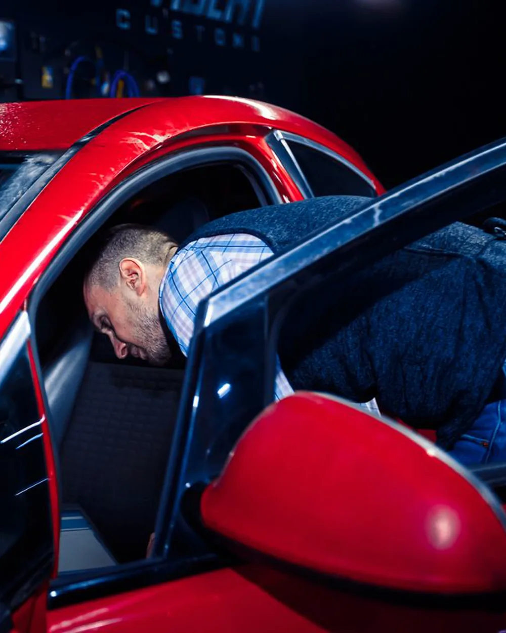Мастер Madcat Customs активирует штатный автозапуск Opel