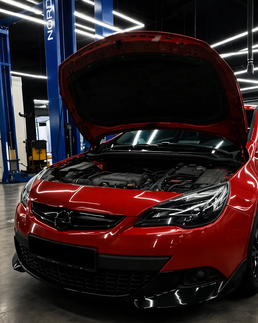 Opel Astra J GTC в цеху Madcat Customs — поиск причины сообщения на приборной панели